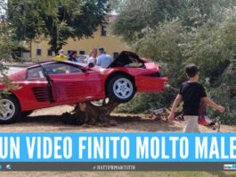Sgomma con la Ferrari per girare un video, anziano si schianta contro un ulivo
