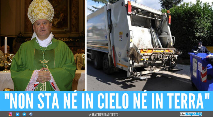 Il vescovo di Acerra, monsignor Antonio Di Donna