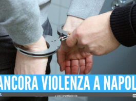 Violenza a Napoli, picchia la compagna e tenta di rubare la pistola ad un poliziotto: arrestato
