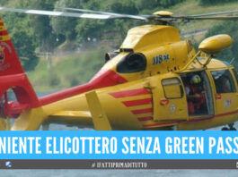 Auto finisce nel lago di Garda, vietato elicottero ai soccorritori: "Non hanno il green pass"