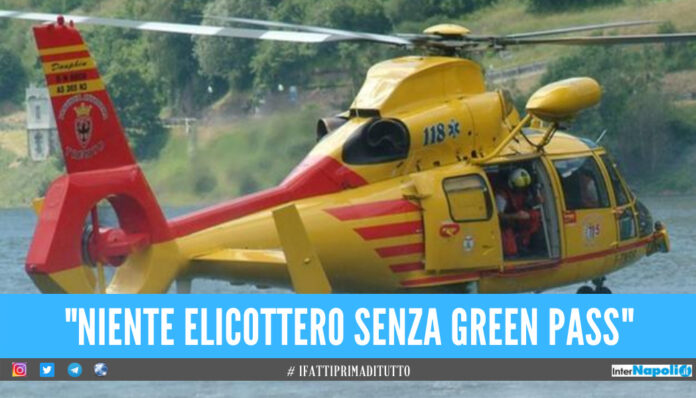 Auto finisce nel lago di Garda, vietato elicottero ai soccorritori: 
