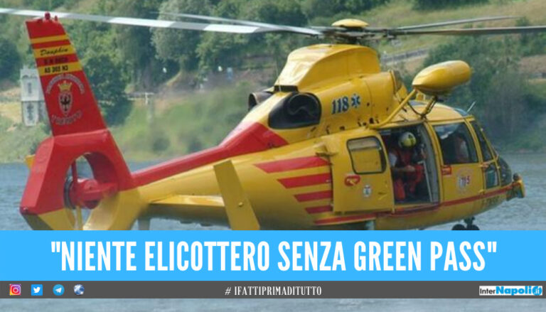 Auto finisce nel lago di Garda, vietato elicottero ai soccorritori: “Non hanno il green pass”