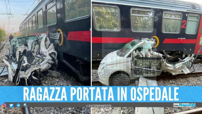Auto travolta dal treno sulla linea Caserta-Napoli, Vigili del Fuoco in azione