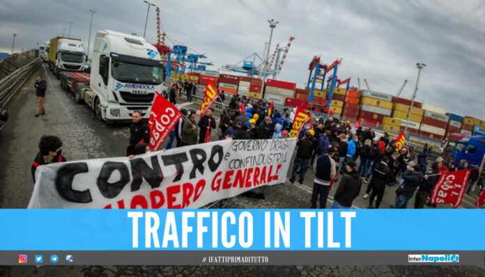 Sciopero generale a Napoli, foto ANSA