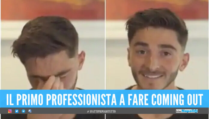 «Sono gay e voglio solo giocare», arriva il primo coming out nel mondo del calcio