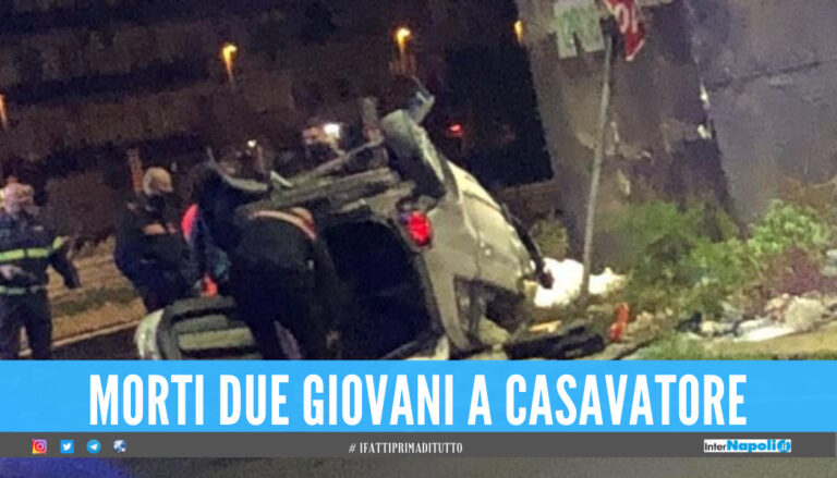 Sabato sera di sangue a Casavatore, auto si schianta: morti due giovani