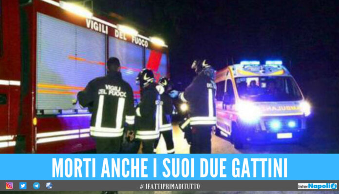 Tragedia nella notte a Napoli, donna morta in un incendio nel suo appartamento