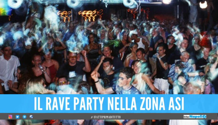 Rave party notturno a Marcianise, la scoperta dei poliziotti: «C'erano circa 80 persone»