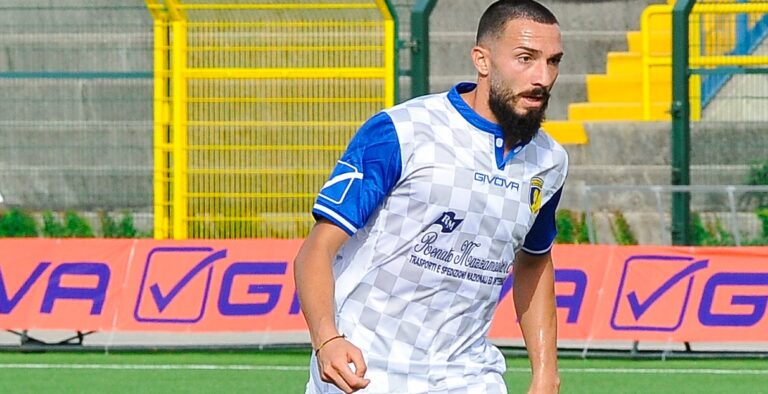 Giugliano 6 perfetto! Sesta vittoria consecutiva dei tigrotti: 2-0 al Muravera