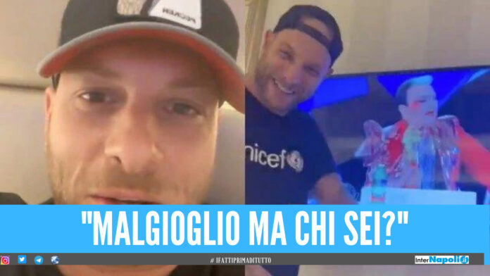 Clementino contro Malgioglio: «Sei come l’ananas sulla pizza»