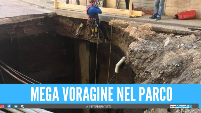 Voragine nel parco Petagna a Casalnuovo