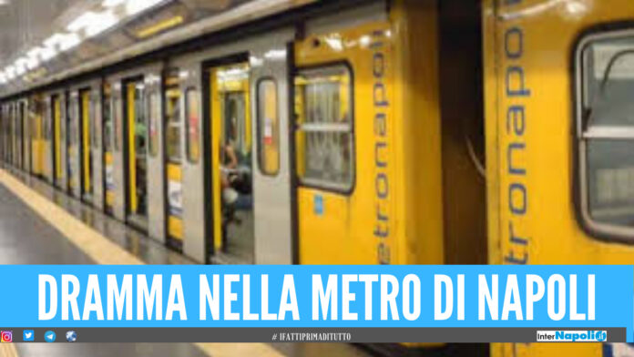 Tragedia alla linea 1 della metro di Napoli, passeggero investito da un treno