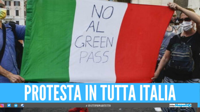 No Green pass, proteste in tutta Italia: blocchi anche a Caserta e Napoli