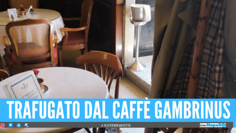 Vergogna a Napoli, rubato impermeabile copia commissario Ricciardi al Caffè Gambrinus