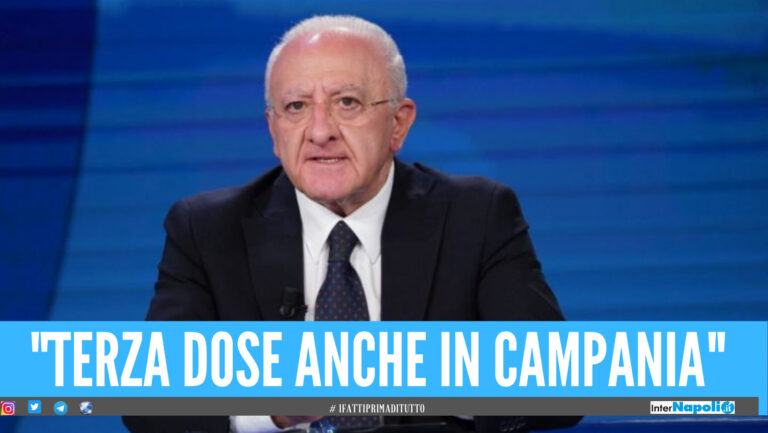 Vaccini in Campania, l’annuncio di De Luca: “Terza dose contemporaneamente a tutti”