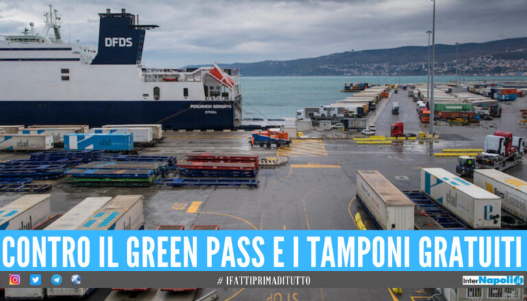 Green pass, i portuali rifiutano tamponi gratuiti: “Ricatto inaccettabile”