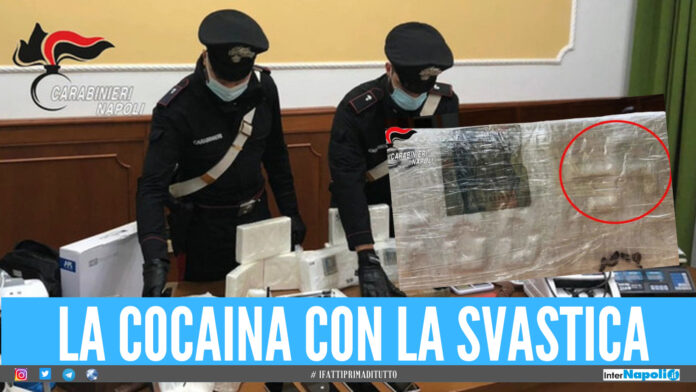 A Napoli la cocaina colombiana con la svastica, maxi sequestro da un milione di euro