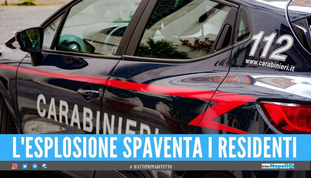 Bomba esplode sul corso Secondigliano, indagano i carabinieri