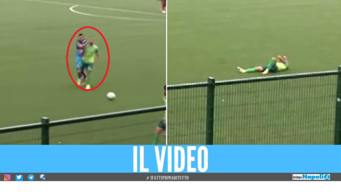 Colpisce l'avversario con un pugno ma l'arbitro lo ammonisce, scene di follia nel derby a Napoli