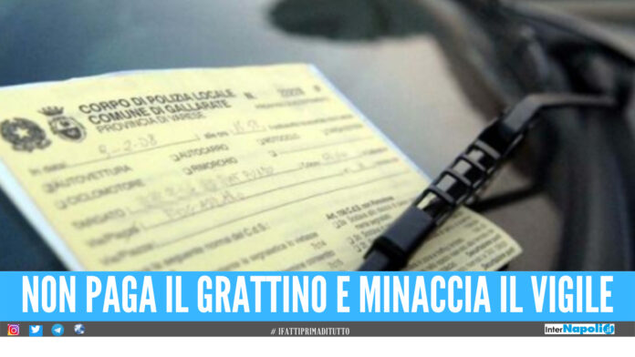 Non paga il grattino per il parcheggio a Napoli e minaccia il vigile, 22enne di Mugnano denunciato
