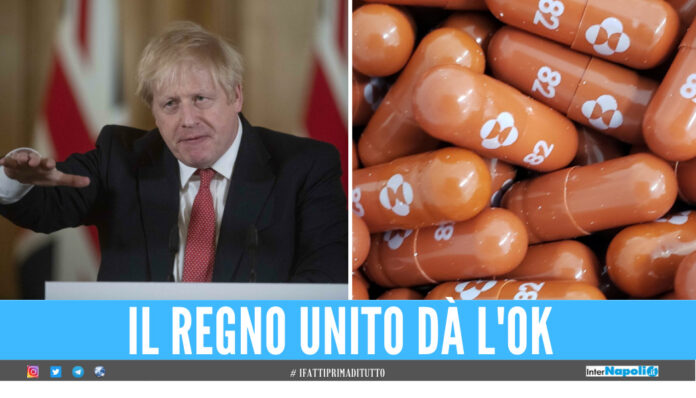 Boris Johnson, sulla destra la pillola anti Covid