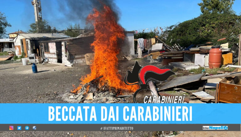 Rogo tossico al campo rom di Qualiano, donna sorpresa ad alimentare le fiamme: arrestata