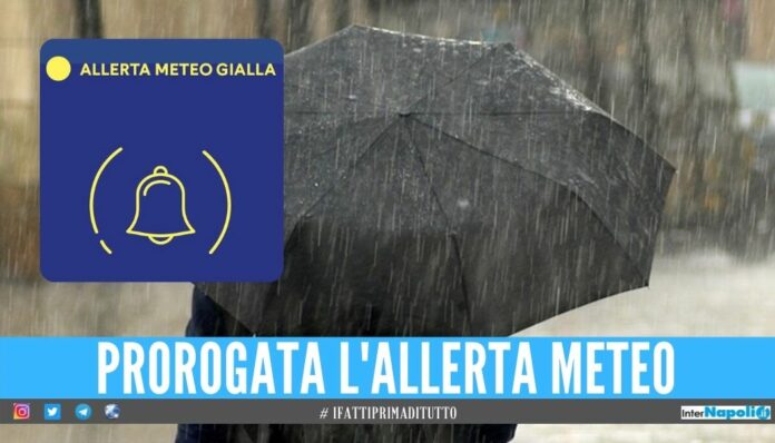 Il maltempo non abbandona Napoli, arrivano pioggia e raffiche di vento
