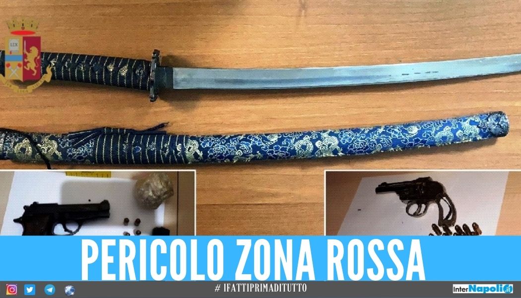 Pistole e spada nascoste in casa a Napoli, famiglia arrestata dopo la lite