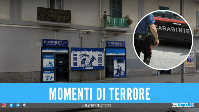 Rapina all'Eurobet di Secondigliano, banditi in fuga con 9mila euro