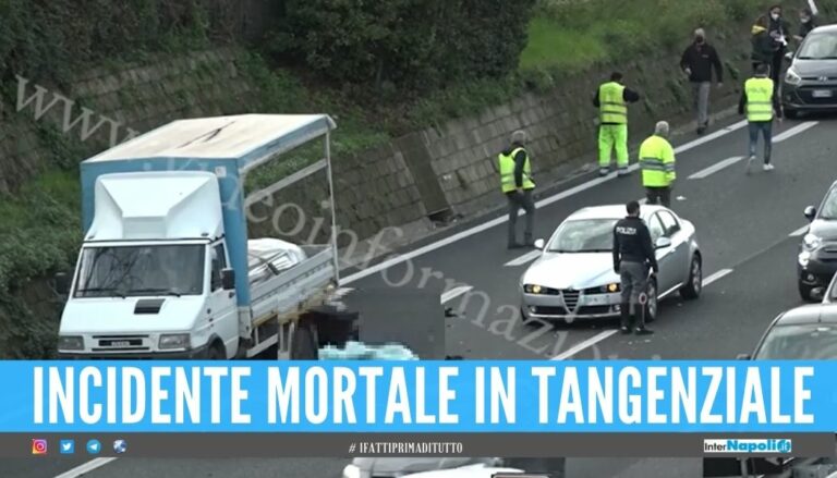 Scontro tra camion e scooter sulla Tangenziale di Napoli, c’è un morto