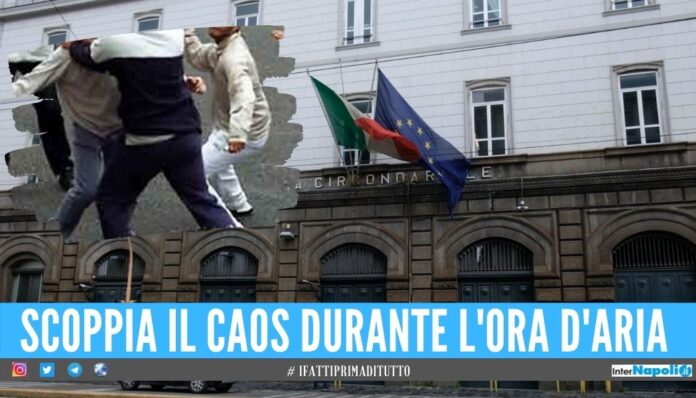 Volano le coltellate nel carcere di Poggioreale, detenuti finiti al pronto soccorso