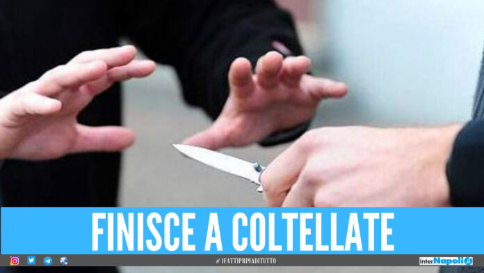 Napoli, lite in famiglia finisce a coltellate: zio e nipote finiscono in ospedale