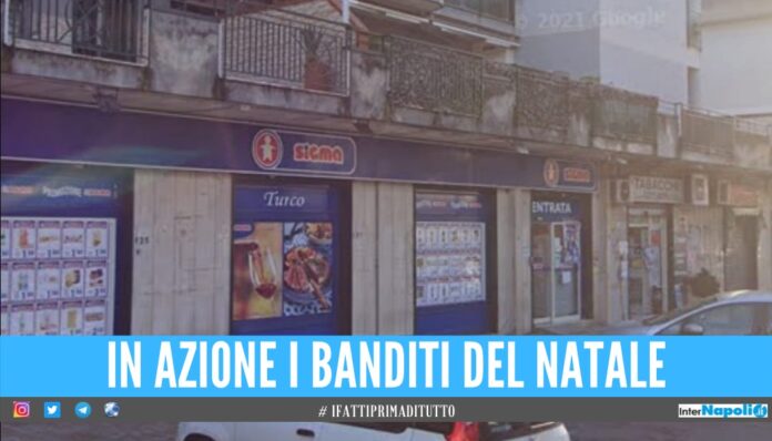 Qualiano, raid notturno al supermercato Sigma: ladri via con il bottino