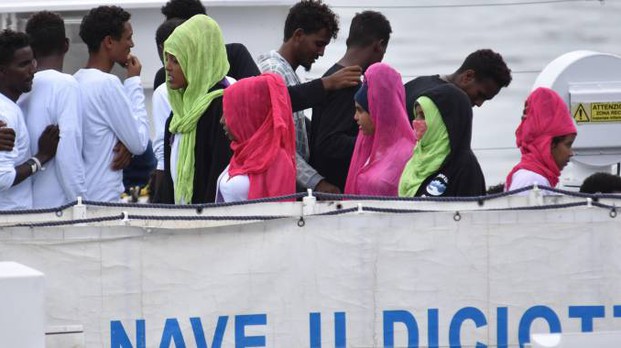 Scomparsi 50 migranti della nave Diciotti. Salvini: «Non li avevo sequestrati?»