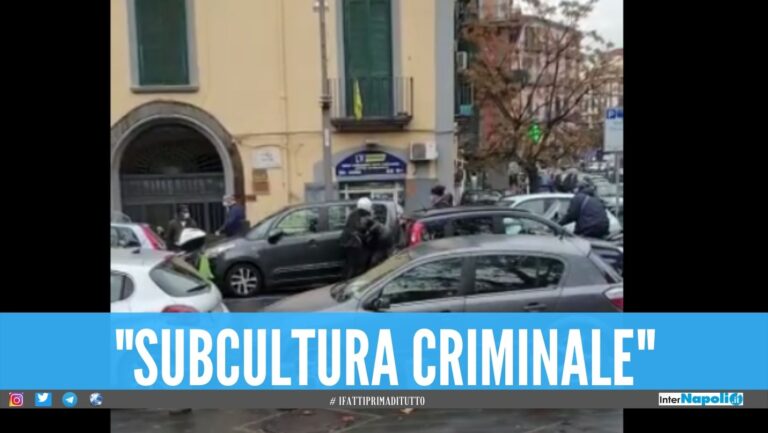 Rissa tra donne alla vigilia di Natale, botte da orbi in strada: il video è virale