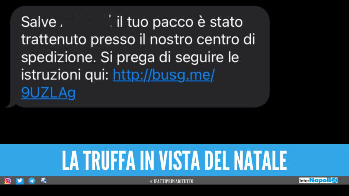 Attenzione alla truffa di Natale, l'sms degli sciacalli per rubare i dati: «Il tuo pacco è stato trattenuto»