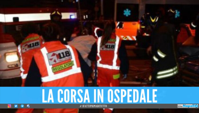Incendio in una casa nel Napoletano, nonna e nipote di 15 anni feriti: sono gravi
