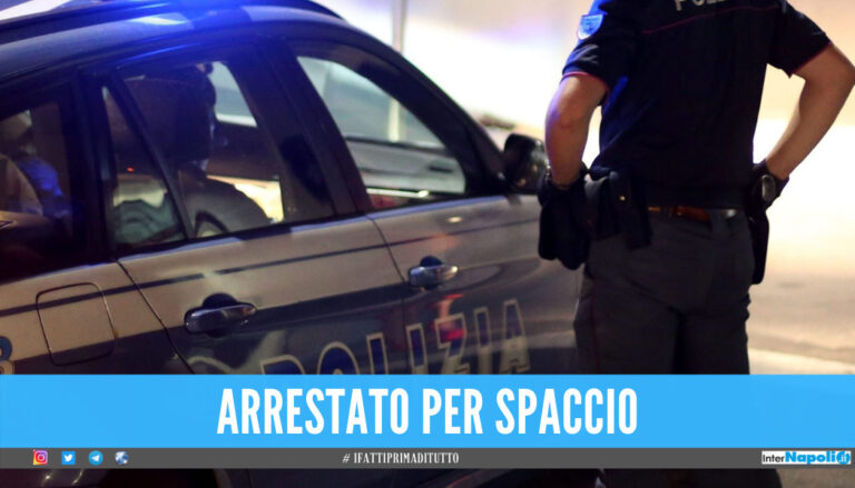 Droga e soldi nei contatori del palazzo, arrestato 21enne a Napoli
