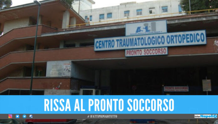 Rissa al pronto soccorso dell'ospedale C.T.O., 4 persone nei guai dopo l'intervento della polizia