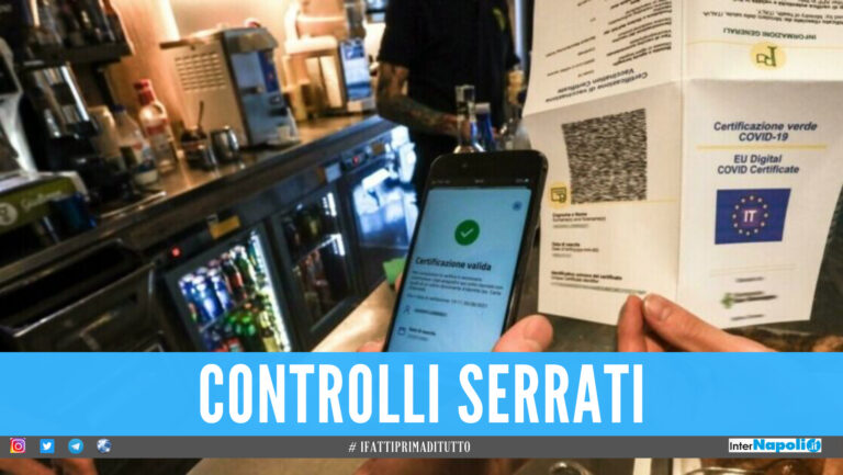 Controlli green pass a Napoli: agenti in azione in bar, pizzerie e locali