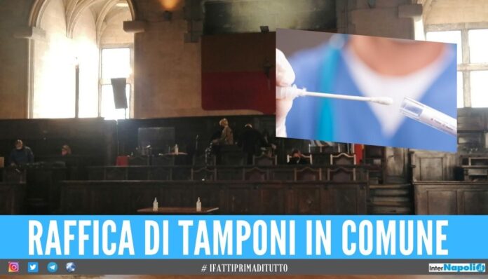 Boom di contagi covid a Napoli, positivo anche un consigliere comunale