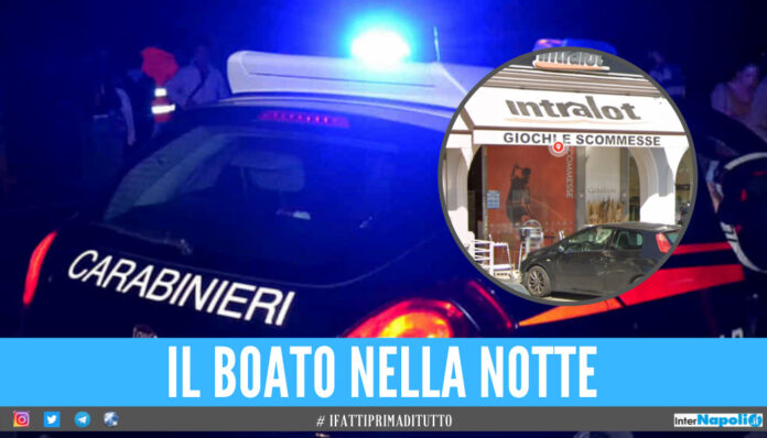 Bomba nella notte a Giugliano, il raid contro una sala scommesse a Varcaturo