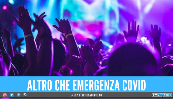 Scoperta festa abusiva in provincia di Napoli, oltre 100 persone e 70mila euro di multa