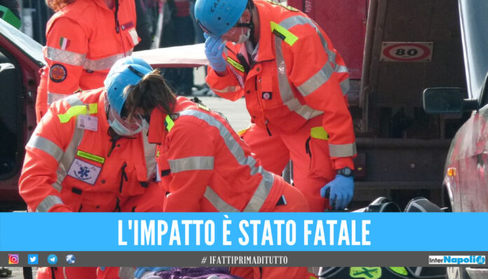 Tragedia nel Salernitano, ragazza si schianta con l'auto e muore: grave l'amica
