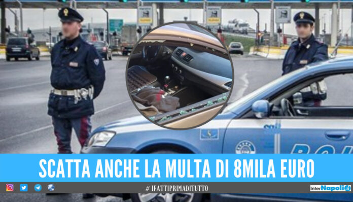 Ruba giocattoli da un'auto in sosta a Pozzuoli, bloccato dopo un controllo in Tangenziale