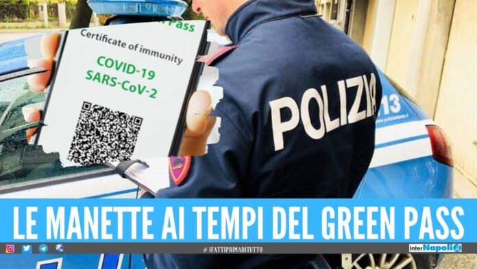 Fuggitivo catturato a Napoli 'grazie' al green pass, aspettava l'autobus