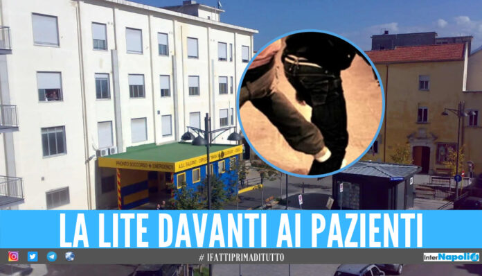 Scopre l'amante della moglie, furiosa lite davanti al pronto soccorso a Salerno