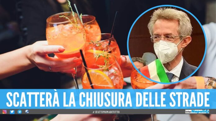 Stop agli aperitivi della Vigilia e di Capodanno, il sindaco di Napoli firma l'ordinanza