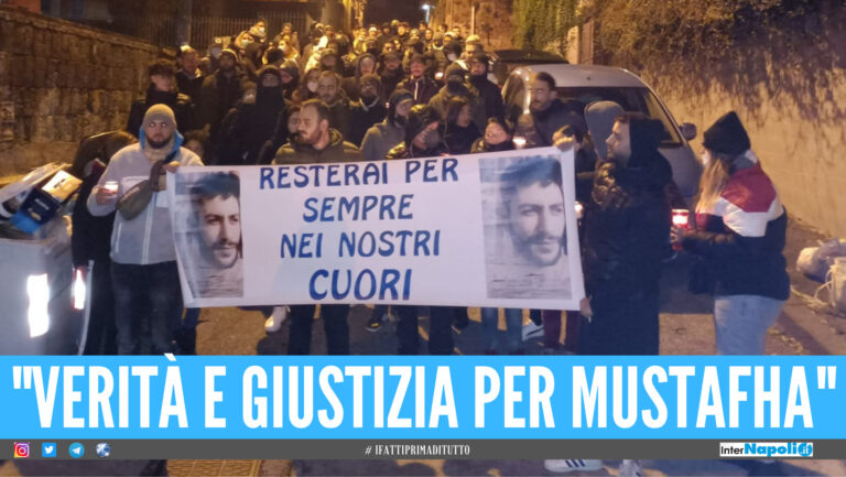 Fiaccolata a Napoli per Mustafha, il giovane papà investito e ucciso: «Vogliamo la verità»