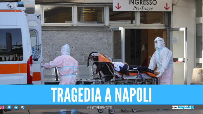 Dramma all'ospedale Cardarelli, paziente si lancia dal terzo piano